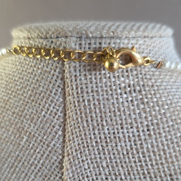 Gold and White Pearl Necklace - Picture 7 of 7